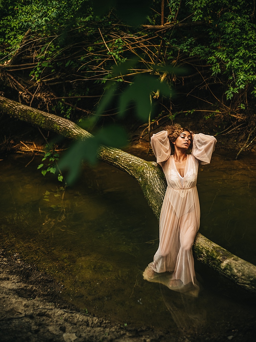 beautiful creek boudoir photos session 0012